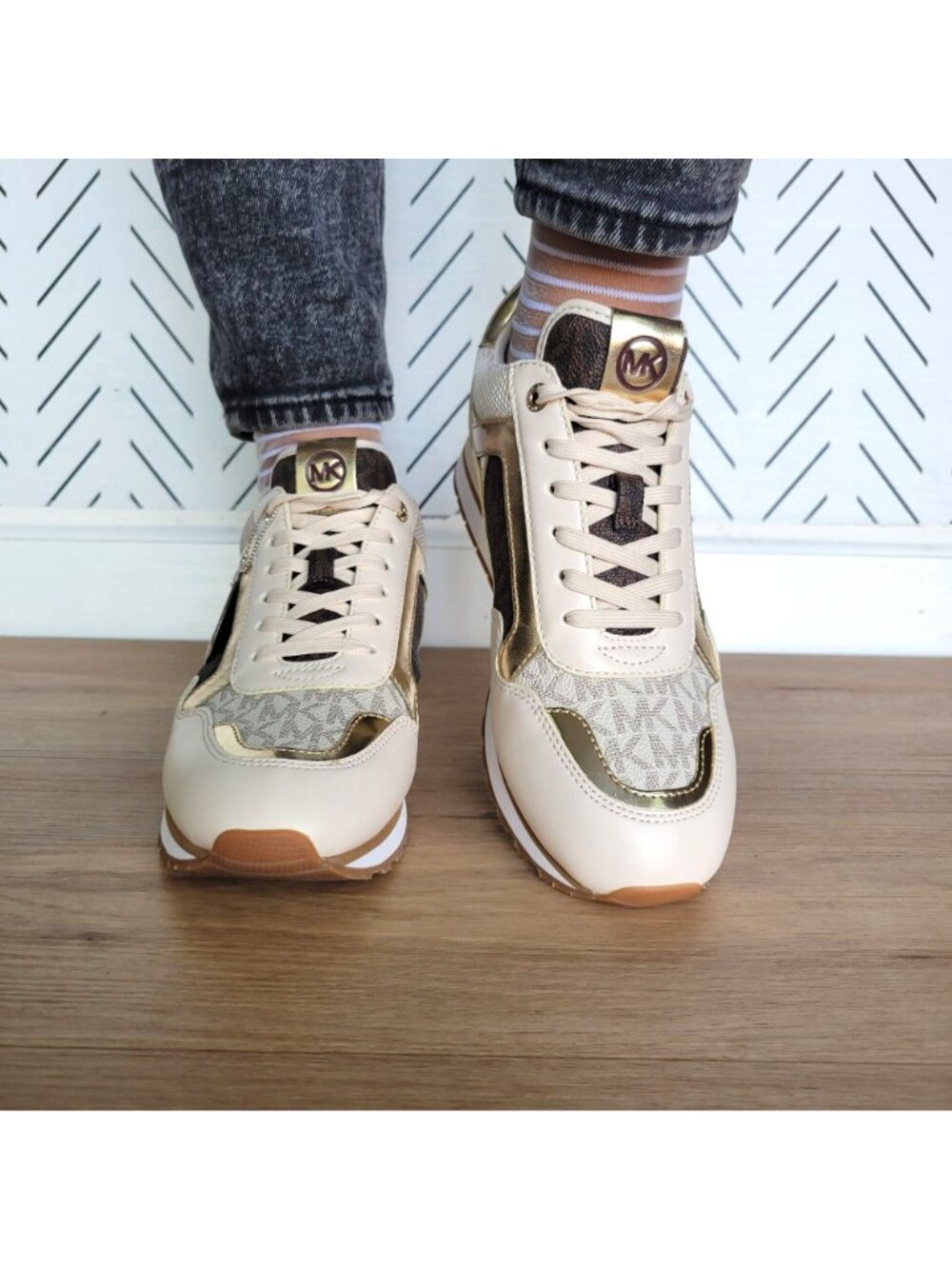 🤩 Michael Kors Wilma Trainer Sz 5.5 Womens Sneakers Brown Gold Casual ComfShoes - Picture 5 of 12